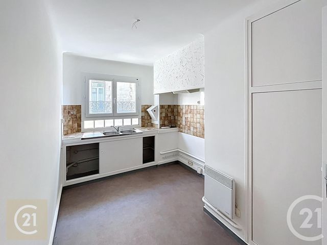 Afficher la photo en grand Appartement F3 à louer - 3 pièces - 89.0 m2 - BEZIERS - 34 - LANGUEDOC-ROUSSILLON - Century 21 Comminges Immobilier