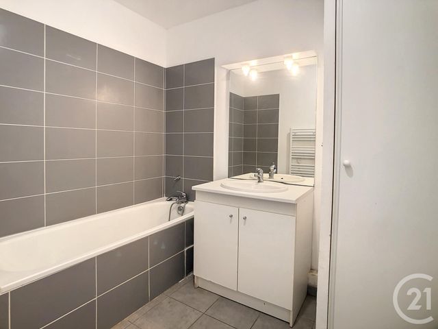 Appartement T3 à vendre - 3 pièces - 53.8 m2 - BEZIERS - 34 - LANGUEDOC-ROUSSILLON - Century 21 Comminges Immobilier