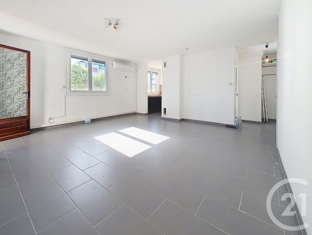 Appartement T3 à vendre - 3 pièces - 70.3 m2 - BEZIERS - 34 - LANGUEDOC-ROUSSILLON - Century 21 Comminges Immobilier